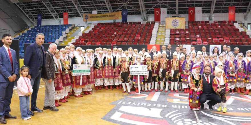 Toroslar Belediyesi Halk Oyunları ekibi, yine şampiyon