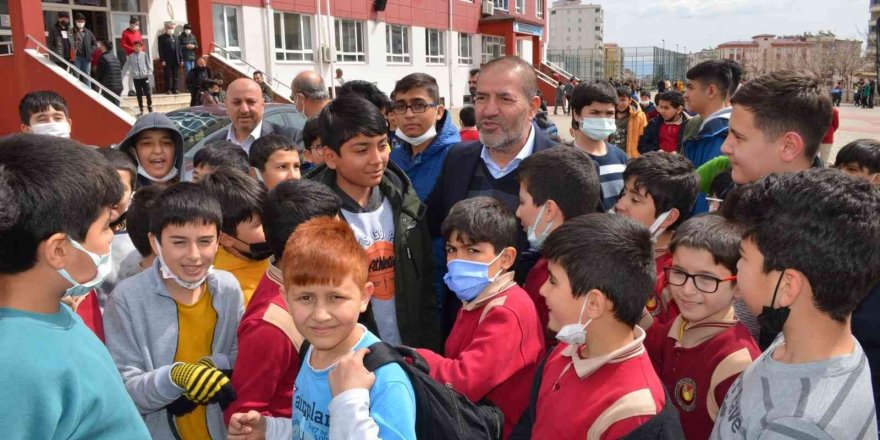 Kervancıoğlu, tecrübesini öğrencilere aktardı