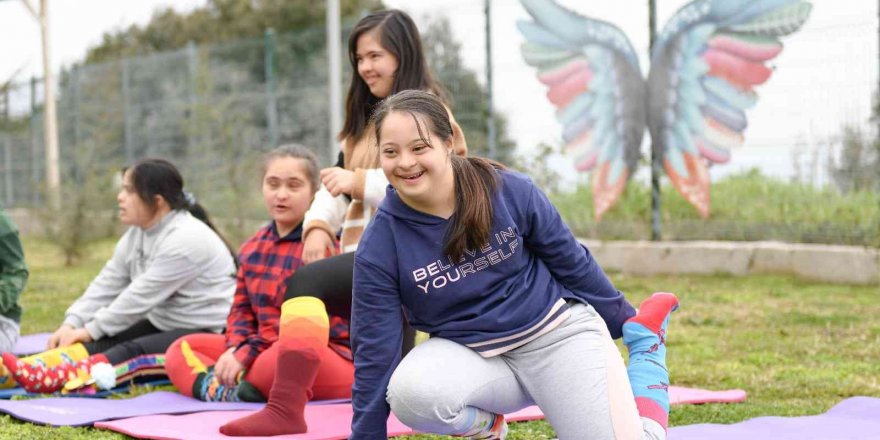 Down Sendromlu Çocuklara Yoga Kursu