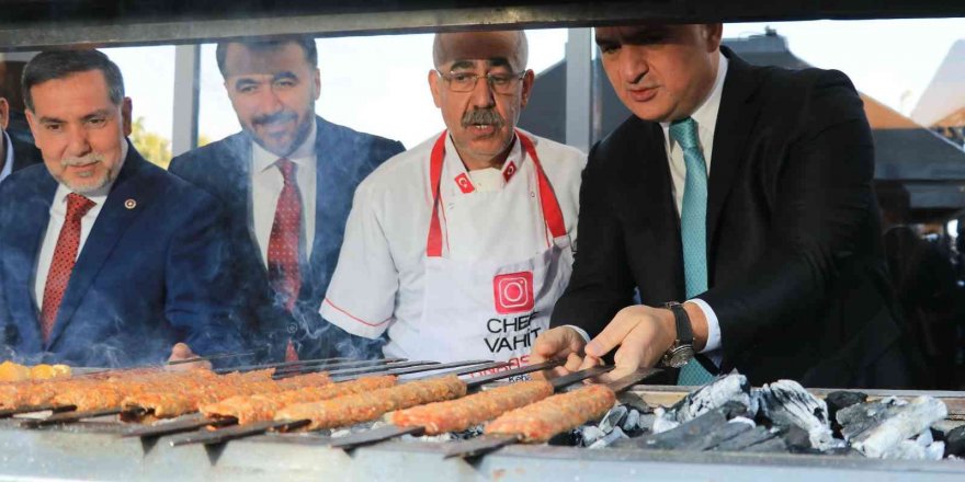 Bakan Ersoy: “Portakal Çiçeği Karnavalına gelecek seneden itibaren destek vereceğiz”