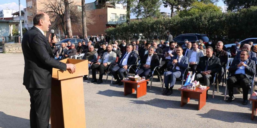 Kozan’da çiftçilere motorlu sırt pulverizatörü dağıtıldı