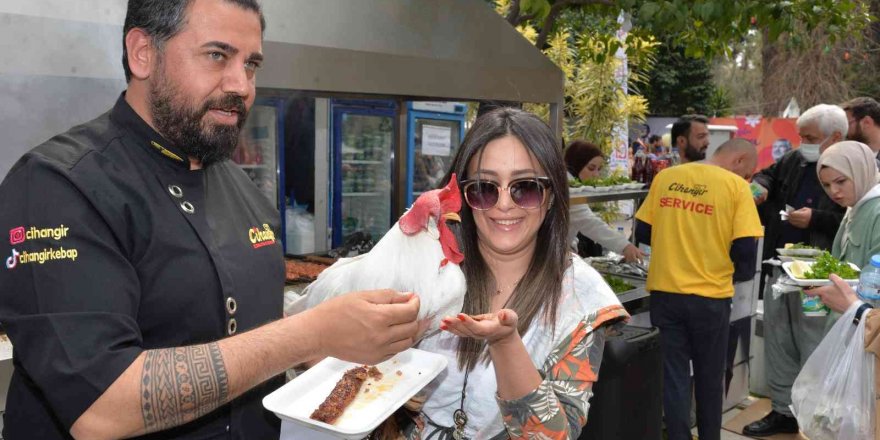 Adana’nın horozu da kebap yiyor