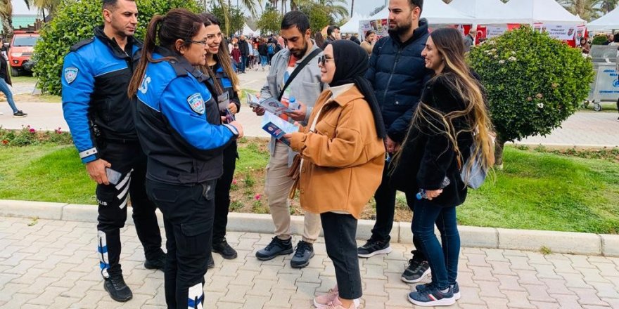 Adana polisi karnavalda vatandaşları suça karşı uyardı