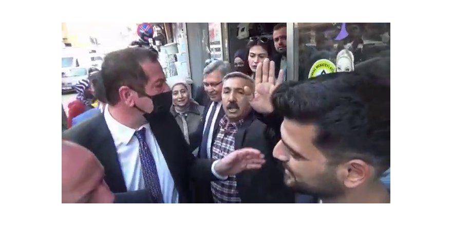 Adana’da Ahmet Davutoğlu’na Tepki: "sen Devlet Hainisin"