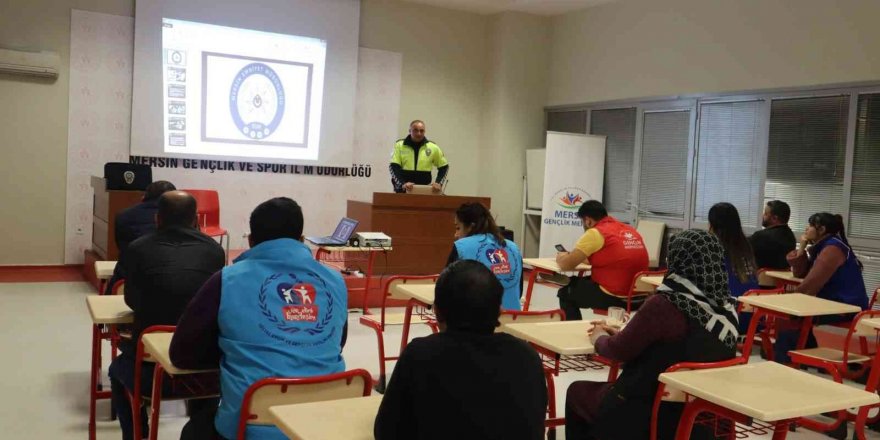 Mersin Gençlik Merkezi personeline trafik eğitimi