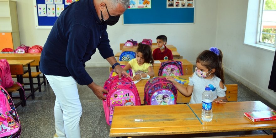 Yangınzede çocuklara eğitim seti desteği