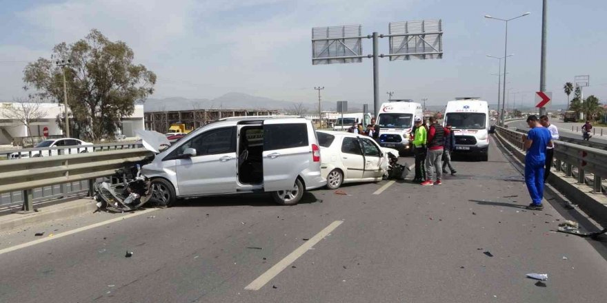 Kararsız sürücü karayolunu savaş alanına çevirdi: 2 yaralı