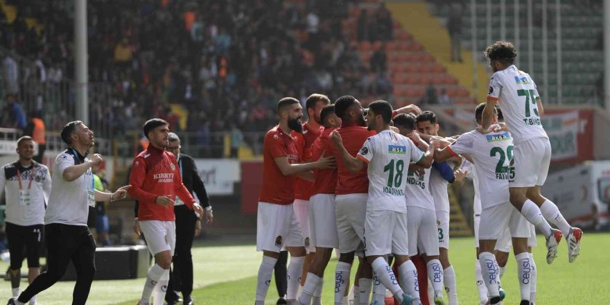 Spor Toto Süper Lig: A. Alanyaspor: 1 - Çaykur Rizespor: 0 (İlk yarı)