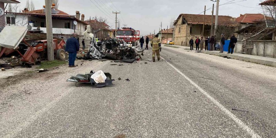 Kontrolden çıkıp hurdaya dönen otomobilin hız ibresi 200 kilometrede takılı kaldı