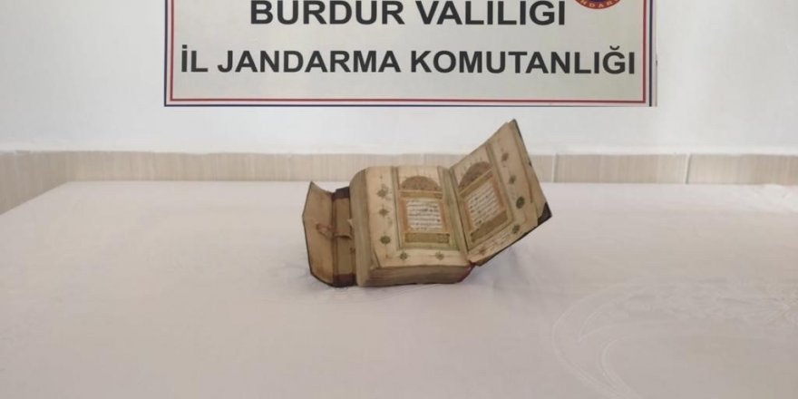 Burdur’da el yazması Kur’an-ı Kerim ele geçirildi