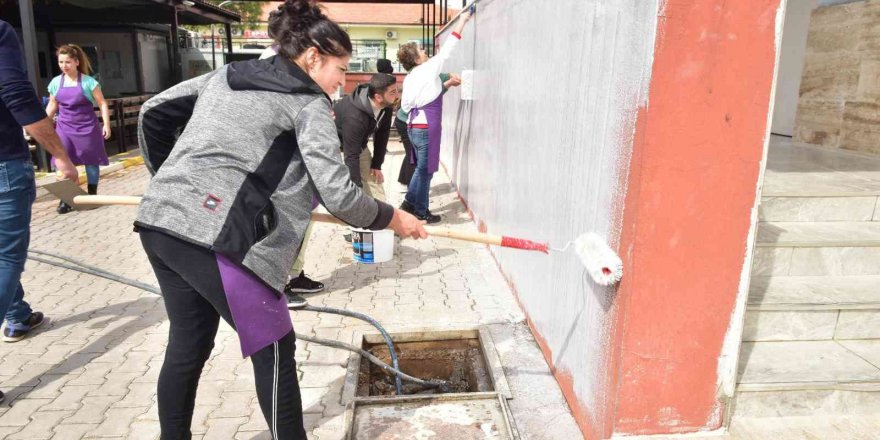 AKMEK’le duvarlara kadın dokunuşu