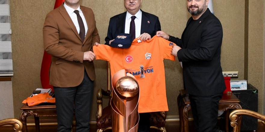 2022 Bitci Kadınlar Kadın Basketbol Türkiye Kupası Valilik makamında