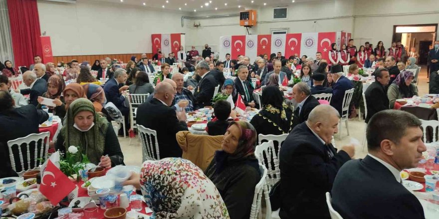 Burdurlu şehit ve gazi yakınları valilik tarafından verilen iftarda buluştu