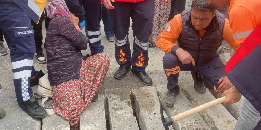 Mersin’de görünmez kaza... Kalabalık merakla kurtarma çalışmasını izledi