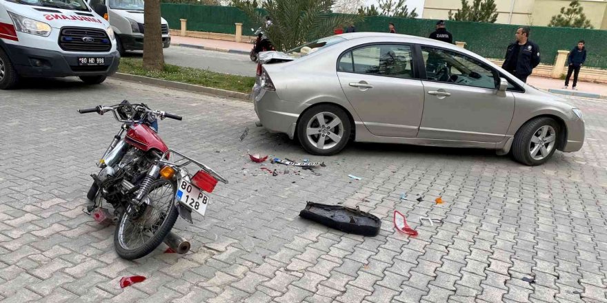 Osmaniye’de motosiklet otomobile çarptı: 2 yaralı