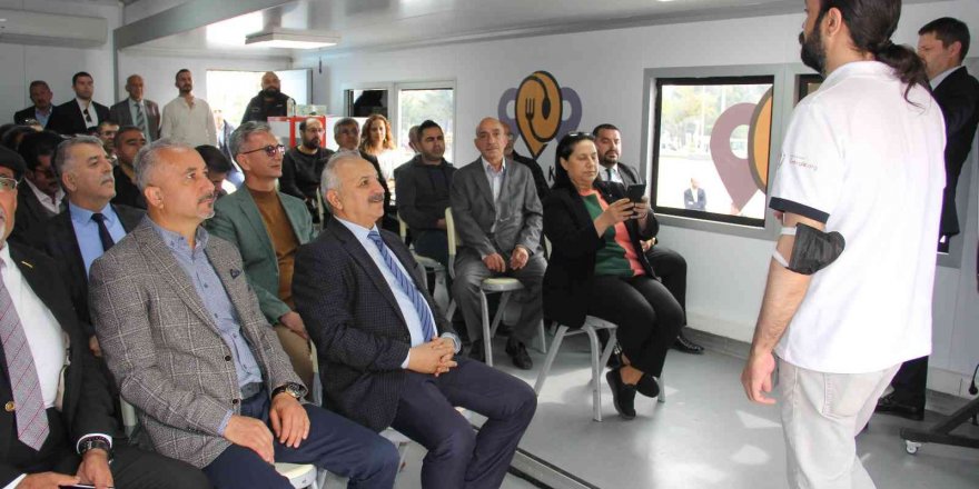 Restoran ve Kafeler Dijitalleşiyor Projesinin eğitim tırı Mersin’de