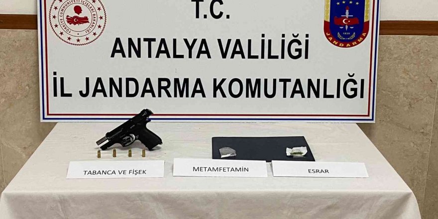 Uyuşturucu madde kullanan şahıs tabancayla yakalandı