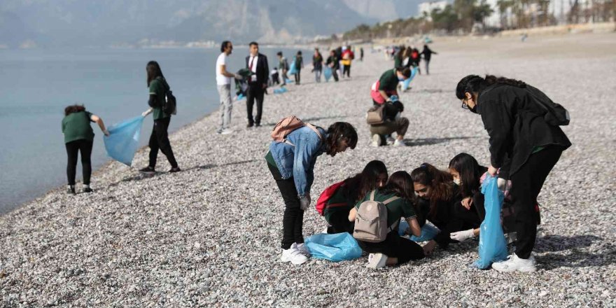 Büyükşehir’den sahil temizliği