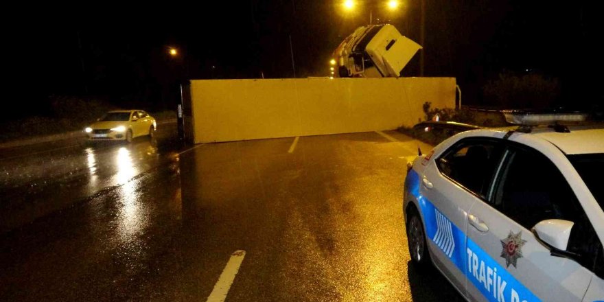 Osmaniye’de otoyolda zincirleme kaza: 3’ü polis 5 yaralı