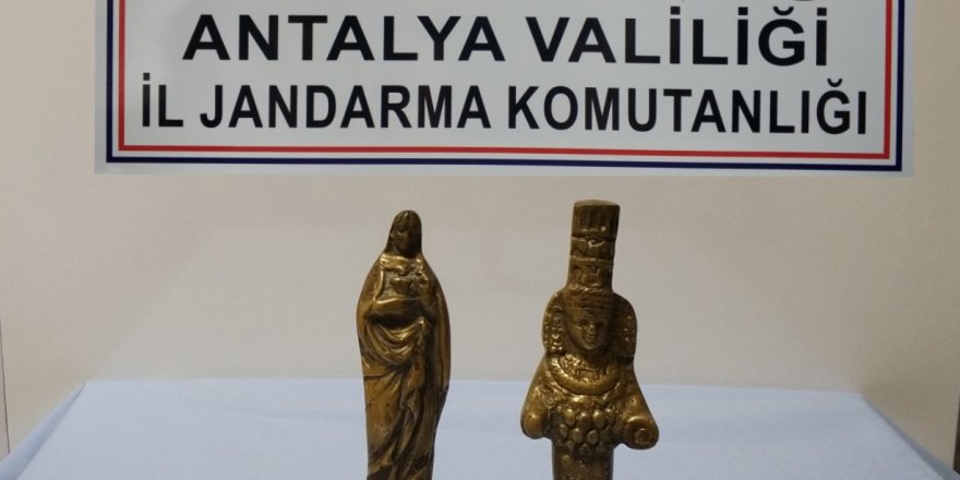 Antalya’da jandarma tarihi eser kaçakçılarına göz açtırmadı