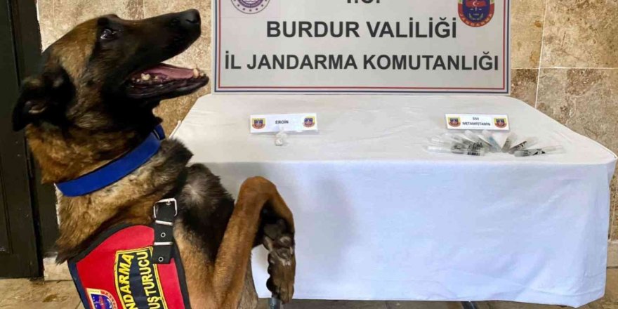 Burdur’dai 7 gram eroin 64 mililitre sıvı metamfetamin ele geçirdi