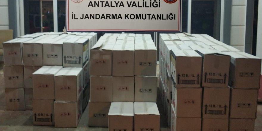 Otel deposunda bin 498 litre kaçak içki ele geçirildi