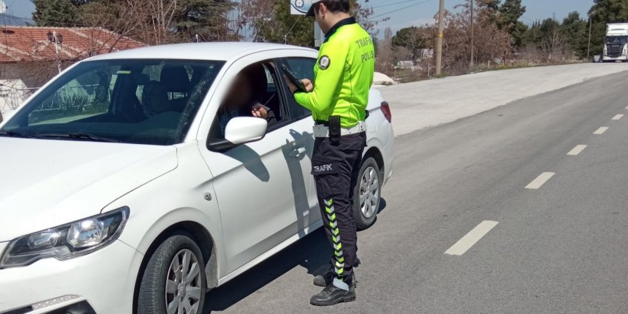 Burdur’da hız limitini aşan 158 sürücüye para cezası