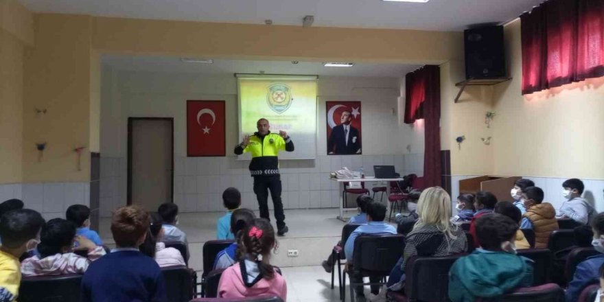 Mersin polisinden öğrencilere trafik eğitimi