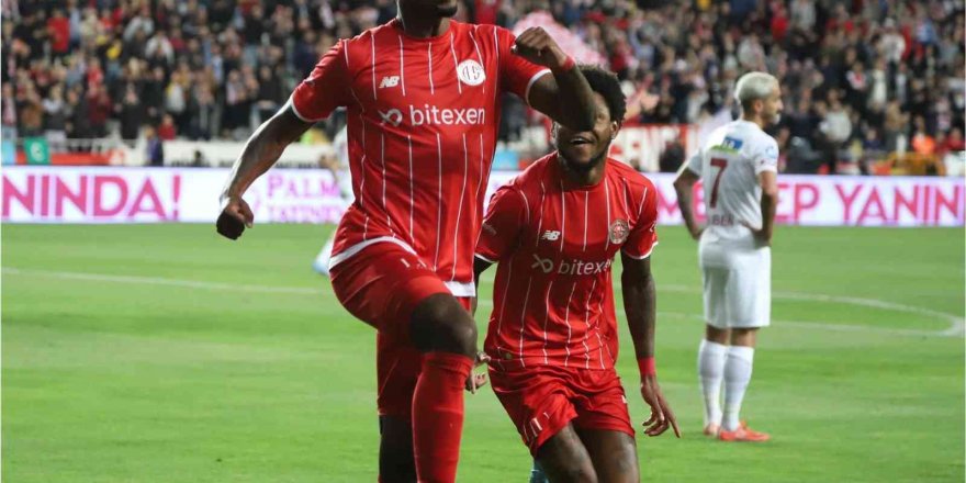 Antalyaspor’da Haji Wright, performansıyla göz dolduruyor