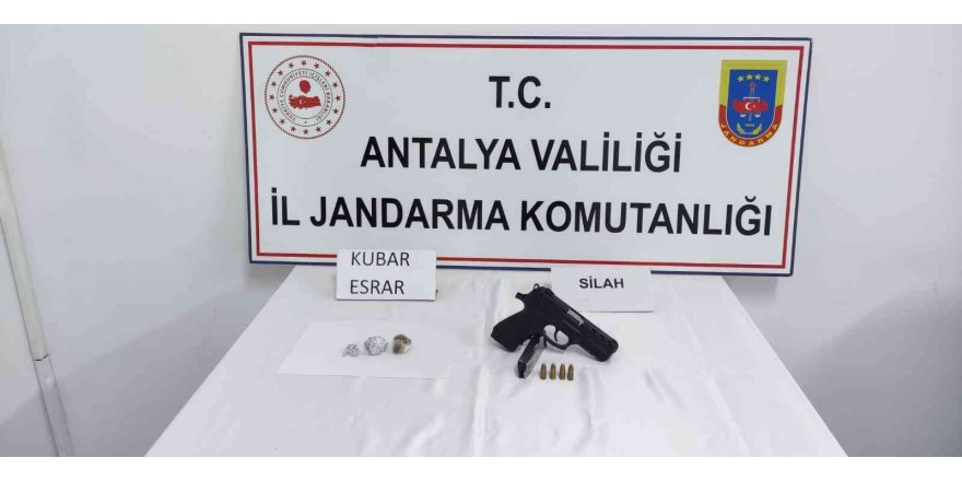 Yakalama kararı bulunan şüpheli jandarmaya takıldı