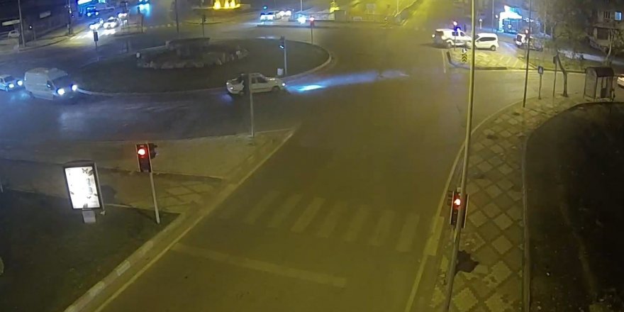 Kaçarken polis aracına çarpınca yakalandı