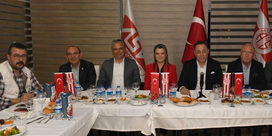 Antalyaspor Vakfı İftar Yemeğinde Buluştu