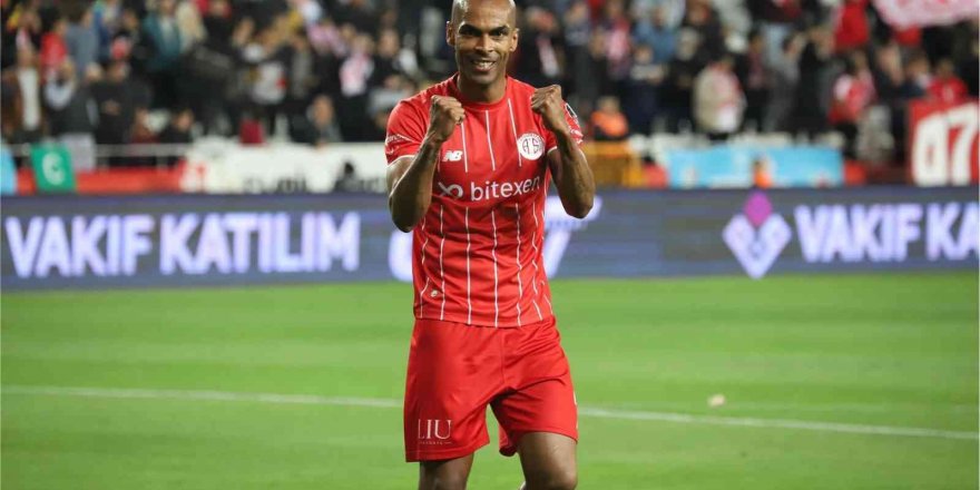 FT Antalyaspor’da defansın sigortası Naldo