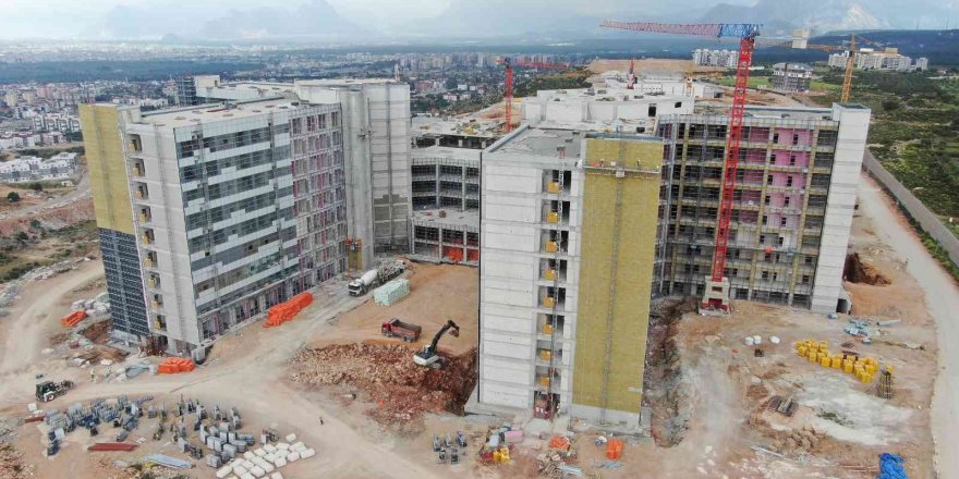 Antalya Şehir Hastanesi, mevcut kamu hastanelerinin yatak kapasitesini tek başına karşılayacak