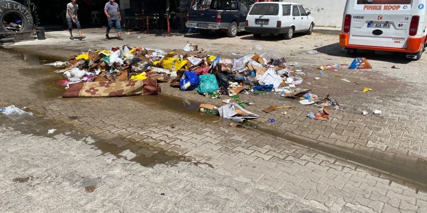 Finike’de geri dönüşüm aracında çıkan yangın korkuya sebep oldu