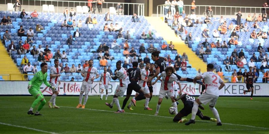 Spor Toto 1. Lig: Adanaspor: 0 - Samsunspor: 0 (İlk yarı sonucu)