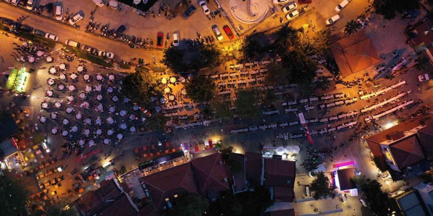 Turizm Merkezi Kaş’ta 4 Bin Kişi İftarda Buluştu