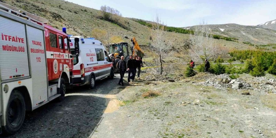 Serinlemek için girdiği su birikintisinde boğuldu