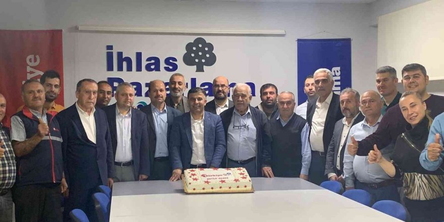 Türkiye Gazetesi’nin 52’nci Yılı Pasta Kesilerek Kutlandı