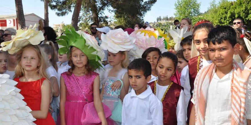 Silifke’de Türk, Rus ve Suriyeli çocuklar 23 Nisan coşkusunu birlikte yaşadı