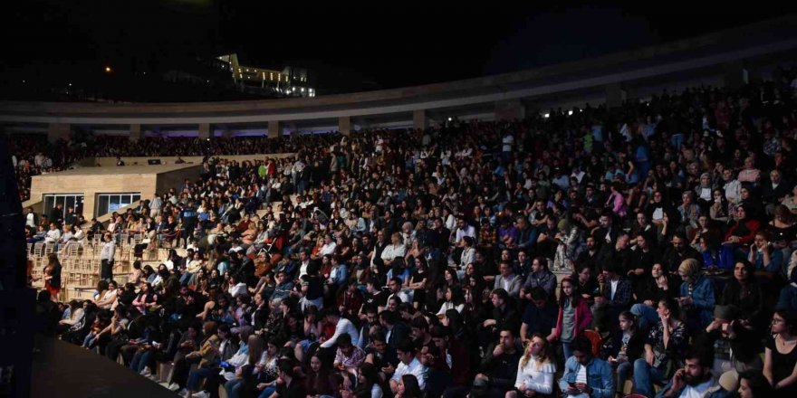 Hatay’da Feridun Düzağaç konser verdi