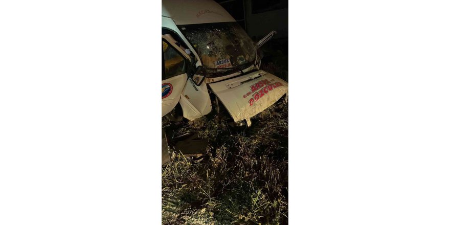 Hatay’da minibüs şarampole uçtu: 12 yaralı