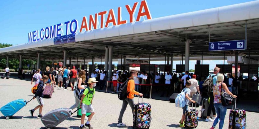 Antalya’ya hava yoluyla gelen turist sayısı 1 milyonu geçti