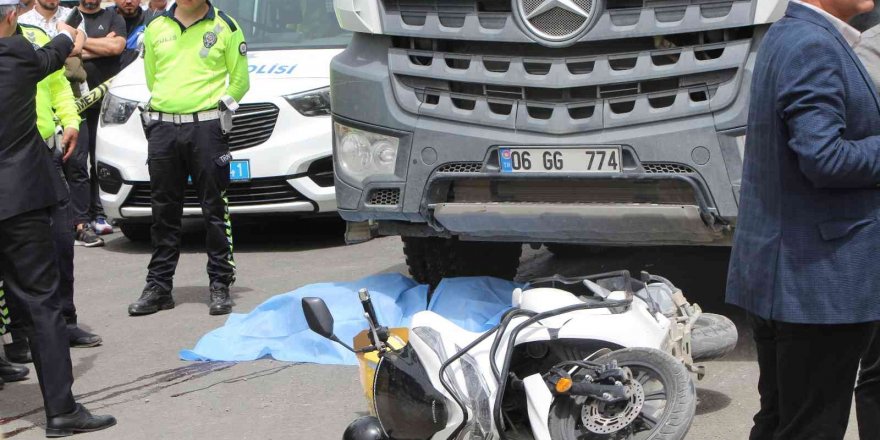 Hatay’da kamyon ile çarpışan motosiklet sürücüsü hayatını kaybetti