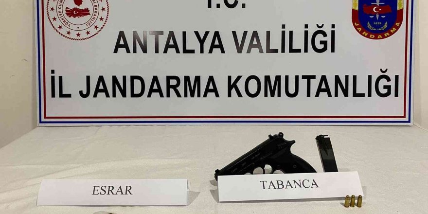 Jandarma tehdit olayı için gittiği evde uyuşturucu ve silah buldu