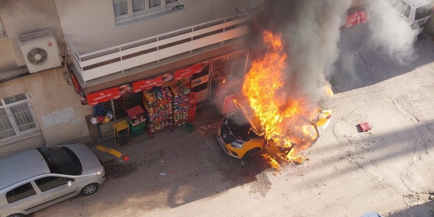 Takside yangın çıktı, iş yeri ile iki katlı ev yandı