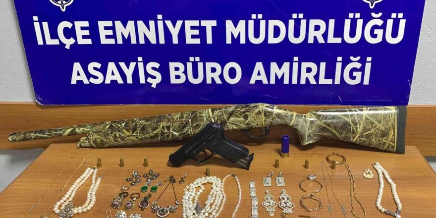 Villadan 340 bin TL’lik soygun yapan şüpheliler 24 saat geçmeden yakalandı