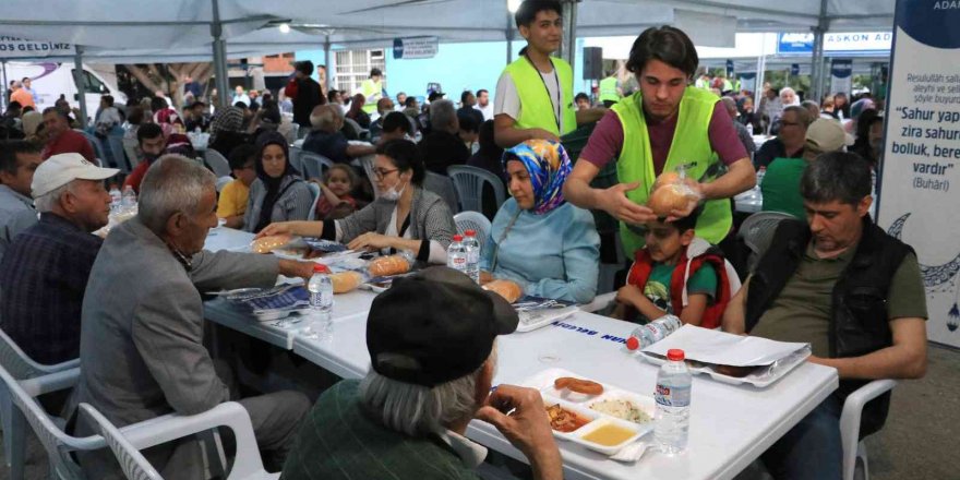 ASKON Adana’dan Ramazanda 45 bin kişiye iftar