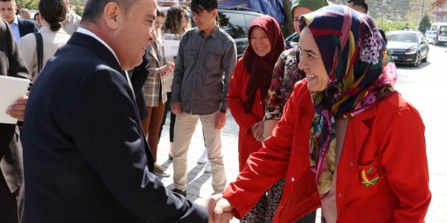 Başkan Böcek’ten Korkutelililere düğün salonu ve kreş sözü