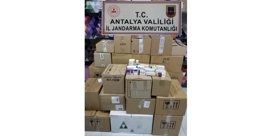 Antalya’da piyasa değeri 1 milyon 610 bin TL olan 7 bin 482 adet kaçak ilaç ele geçirildi